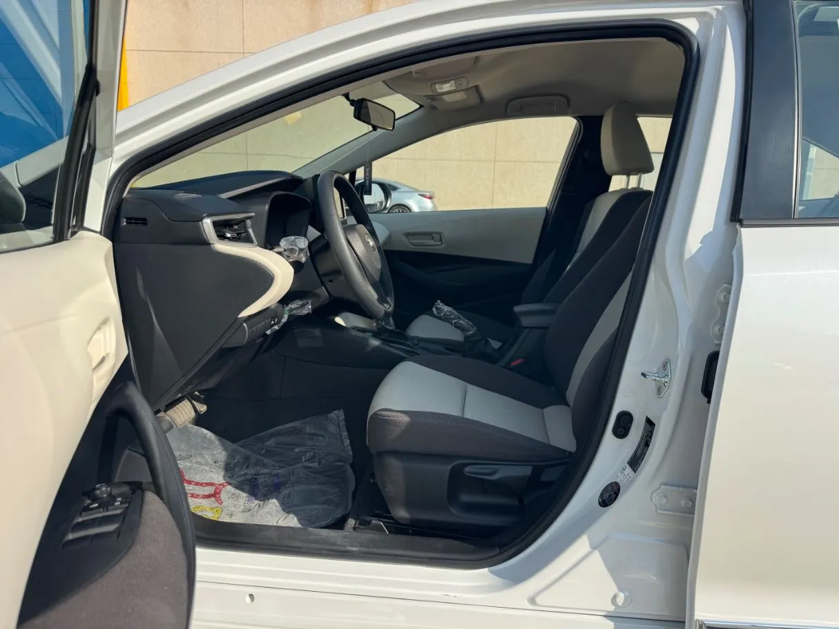 Car image 12