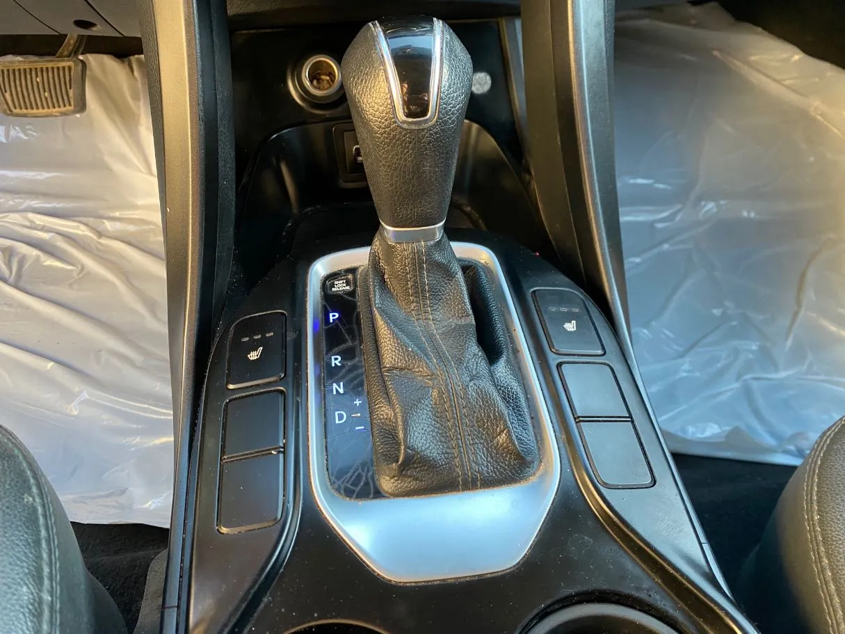 Car image 15