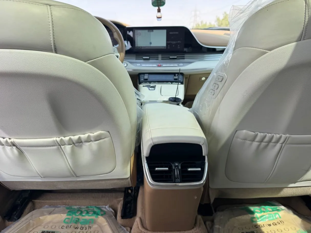 Car image 23