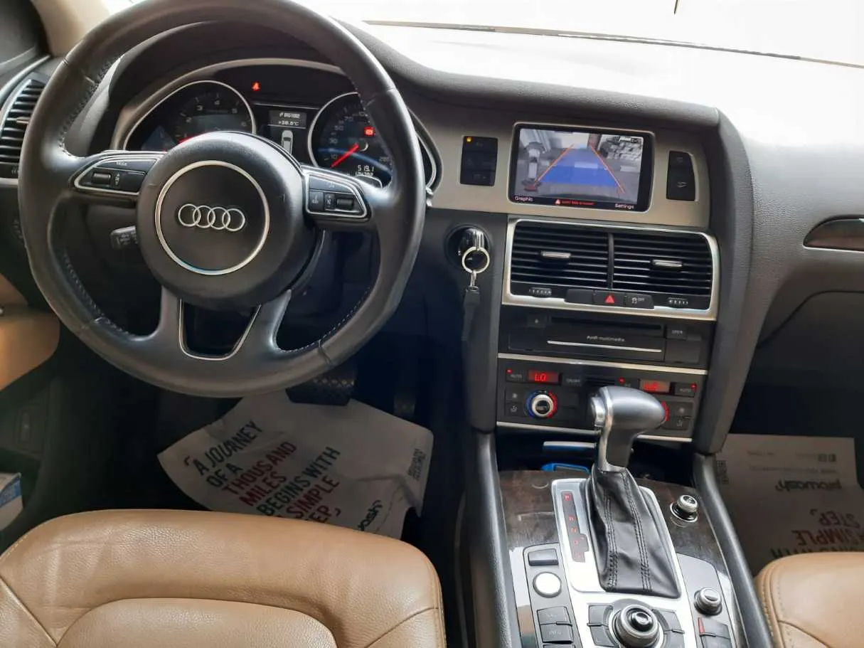 Car image 13