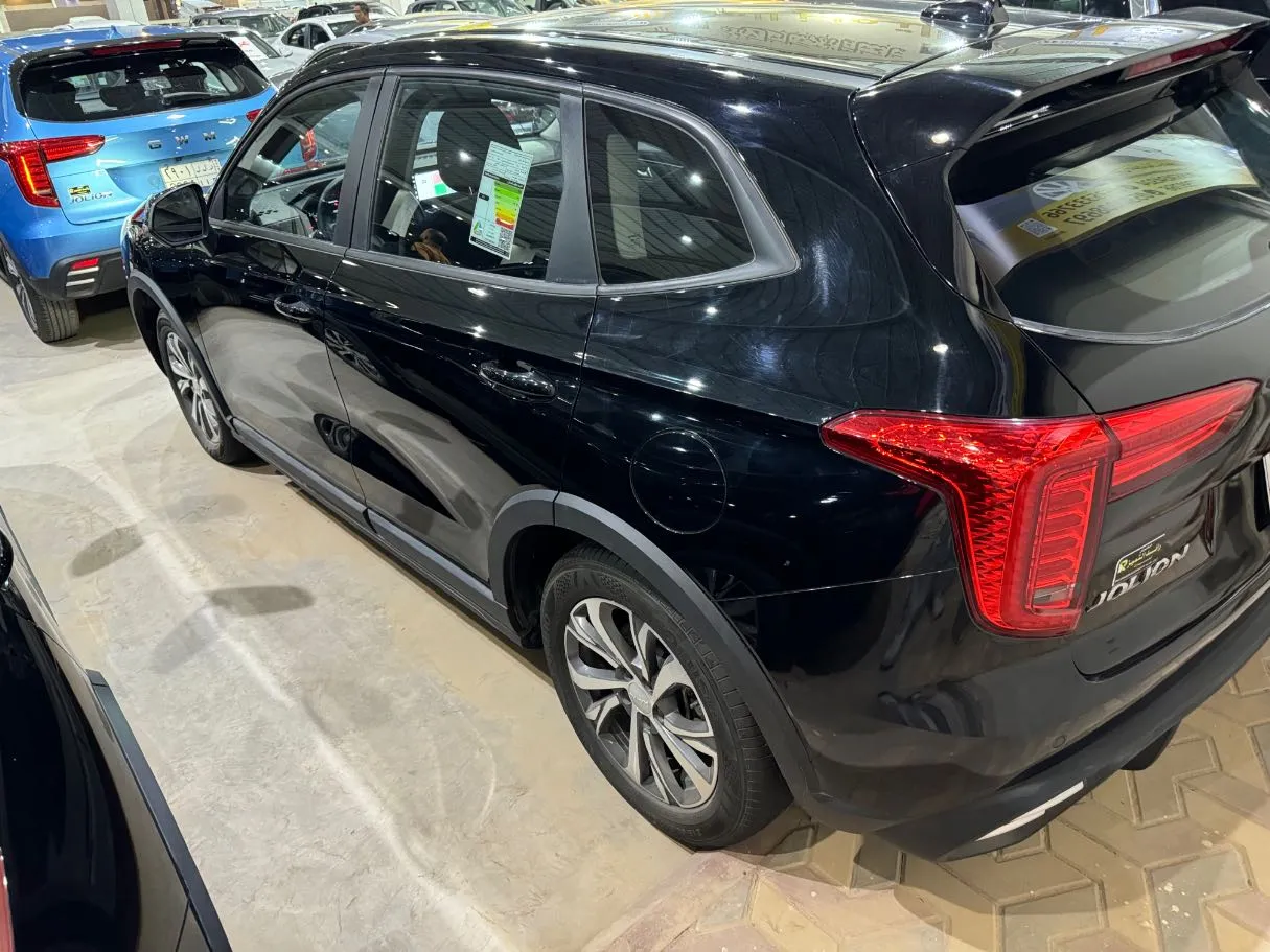 Car image 3