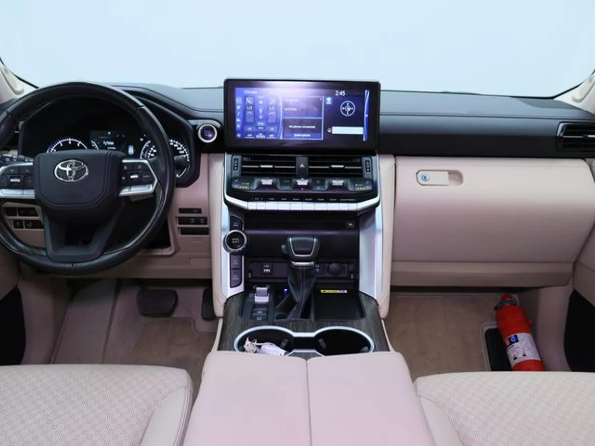 Car image 14