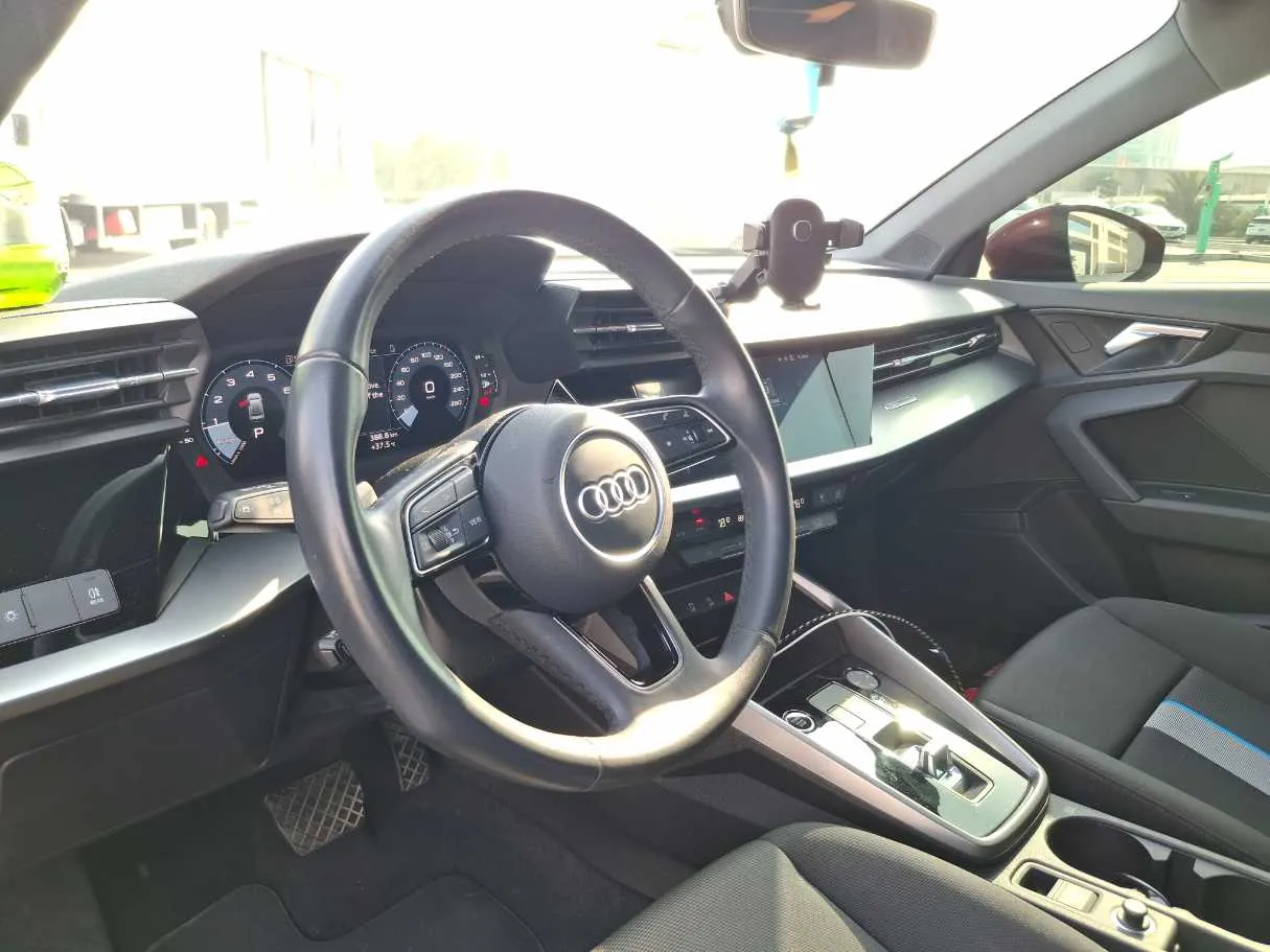 Car image 11