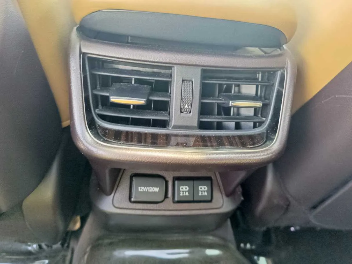 Car image 30