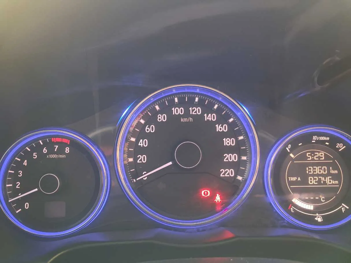 Car image 19