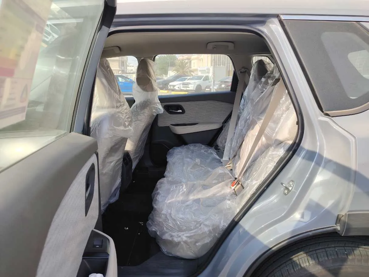 Car image 16