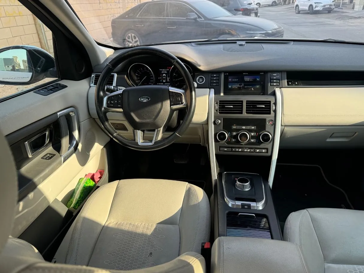 Car image 18