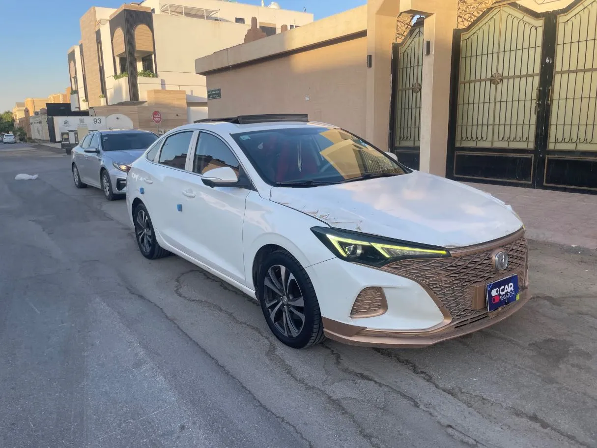 Car image 3