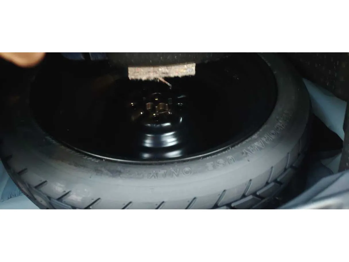 Car image 32