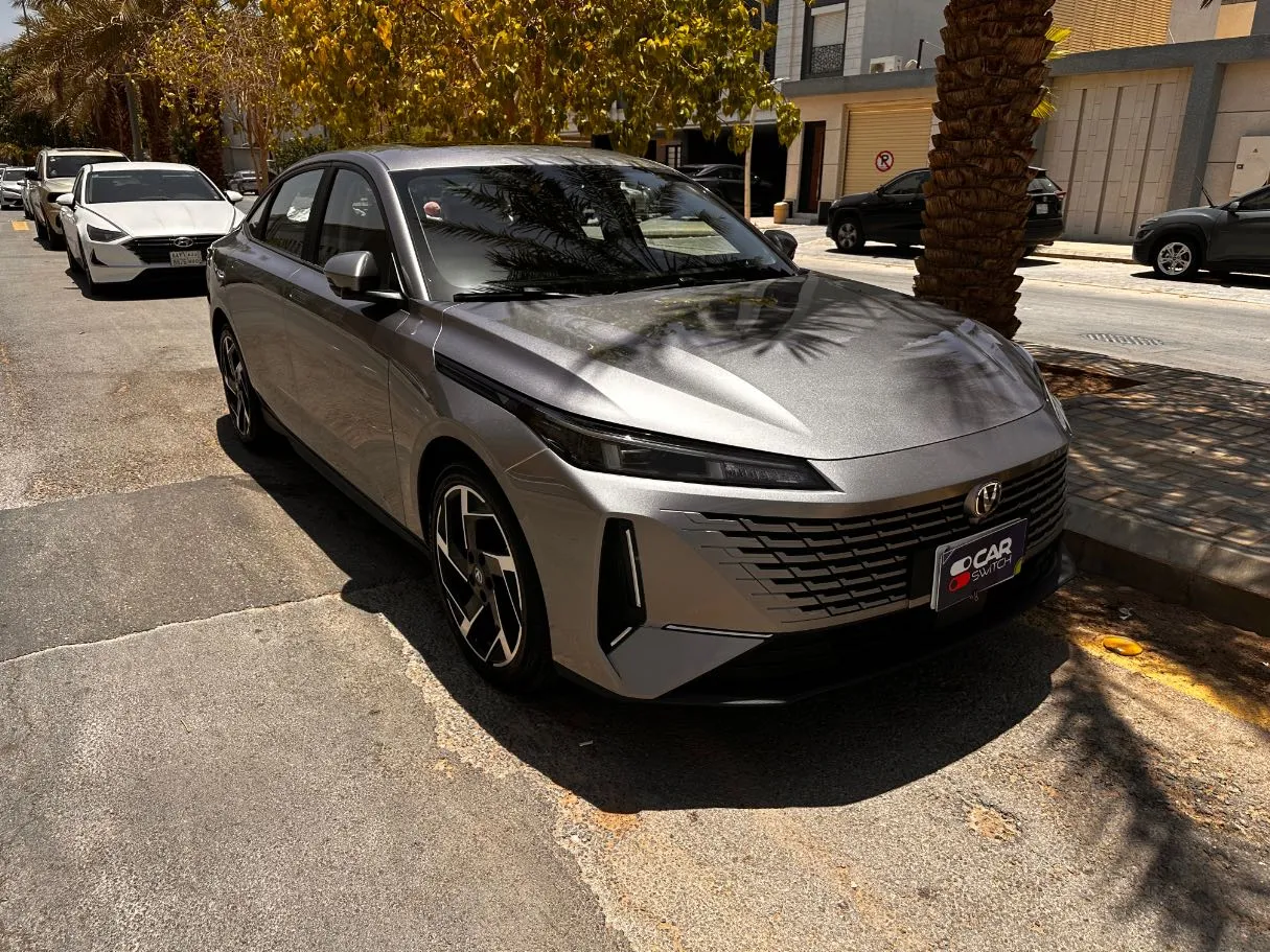 Car image 3