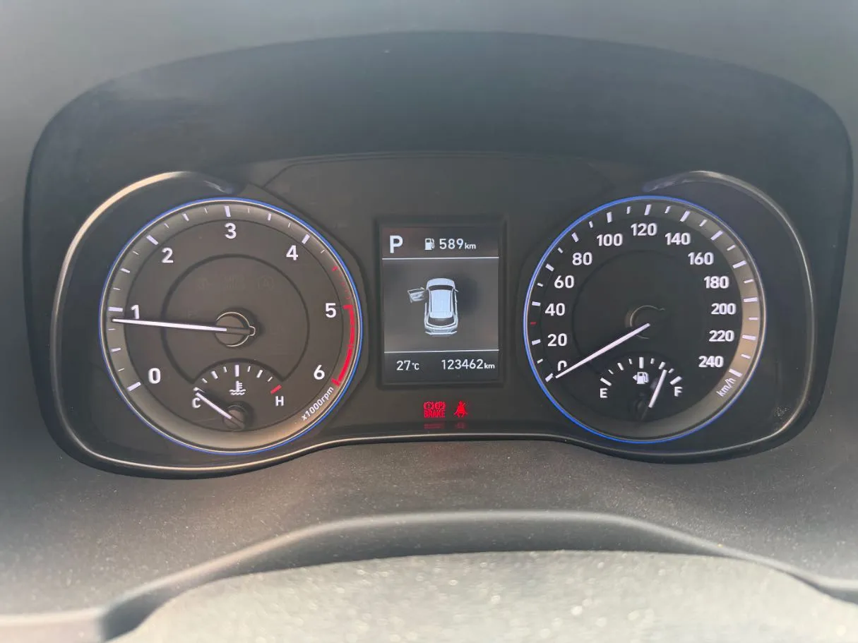 Car image 16