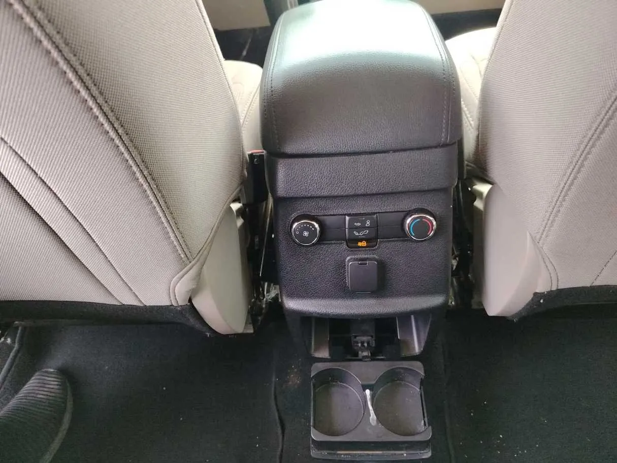 Car image 40