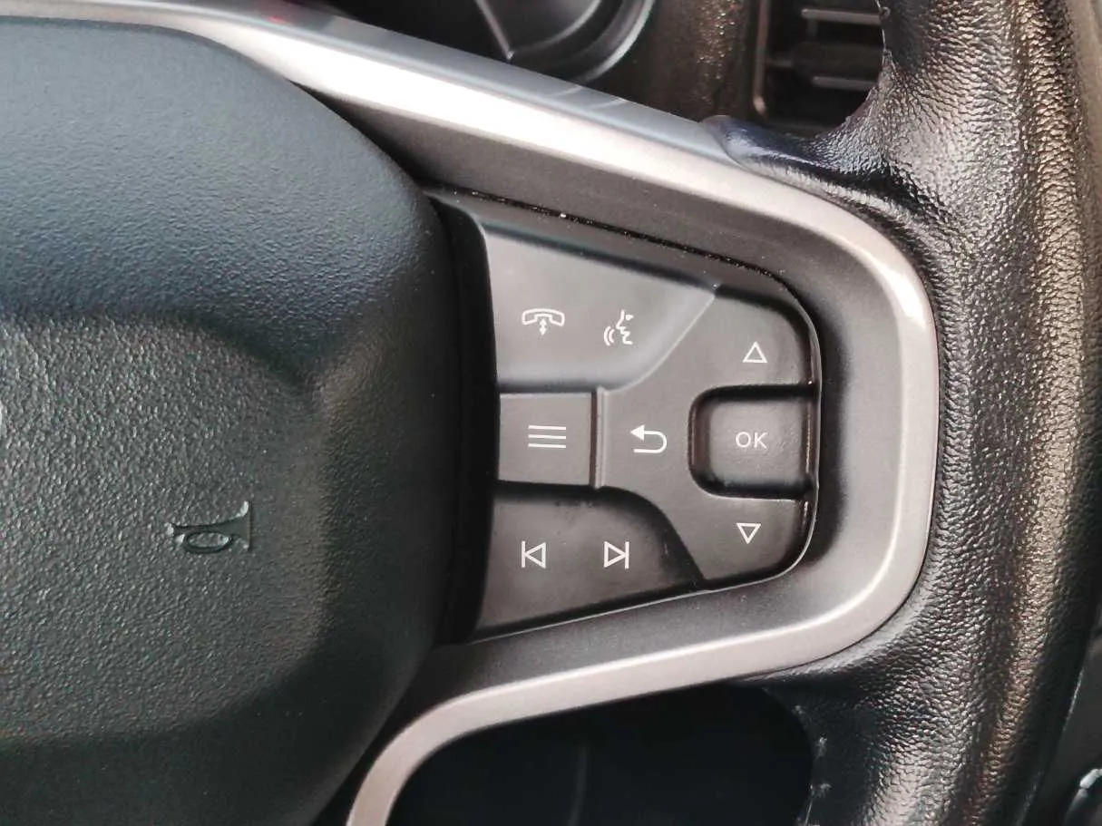 Car image 25