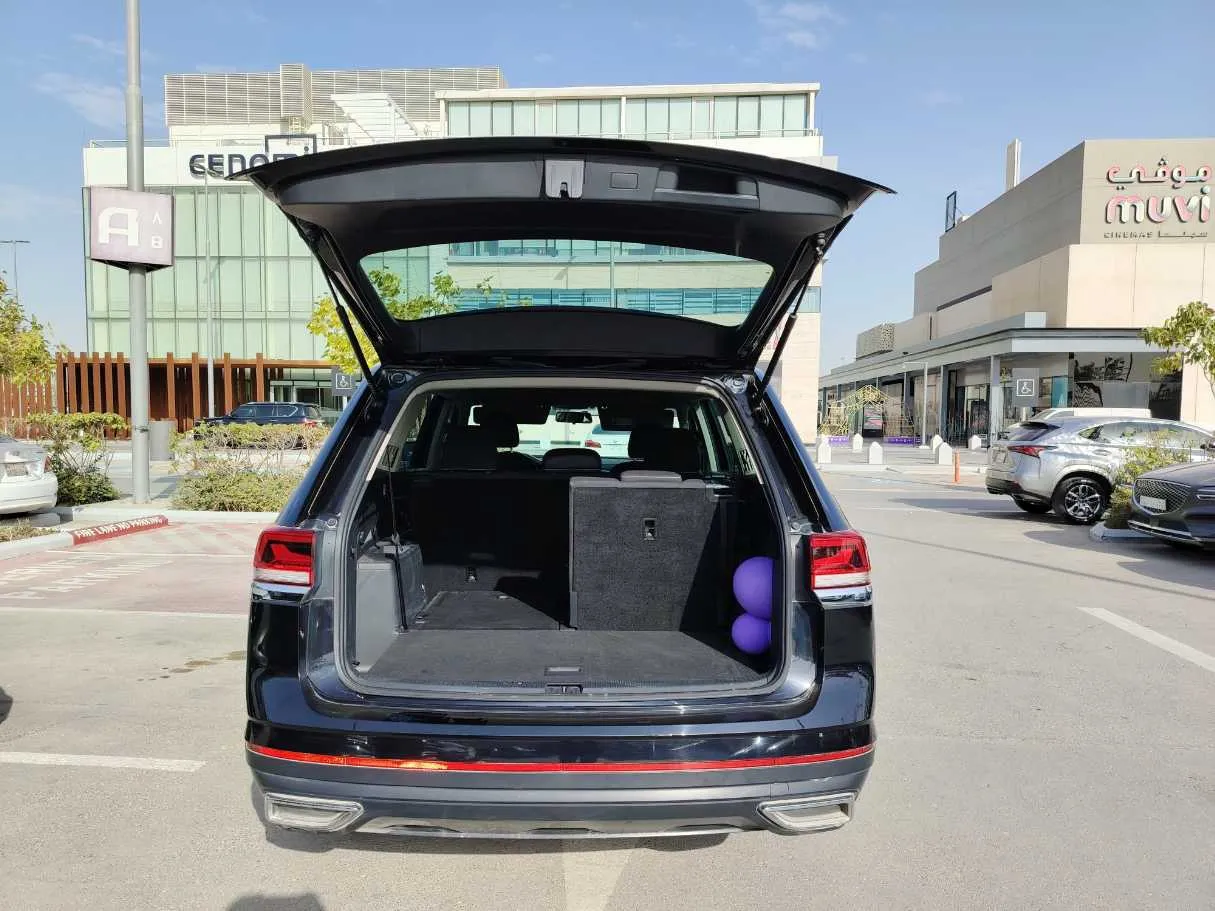 Car image 17
