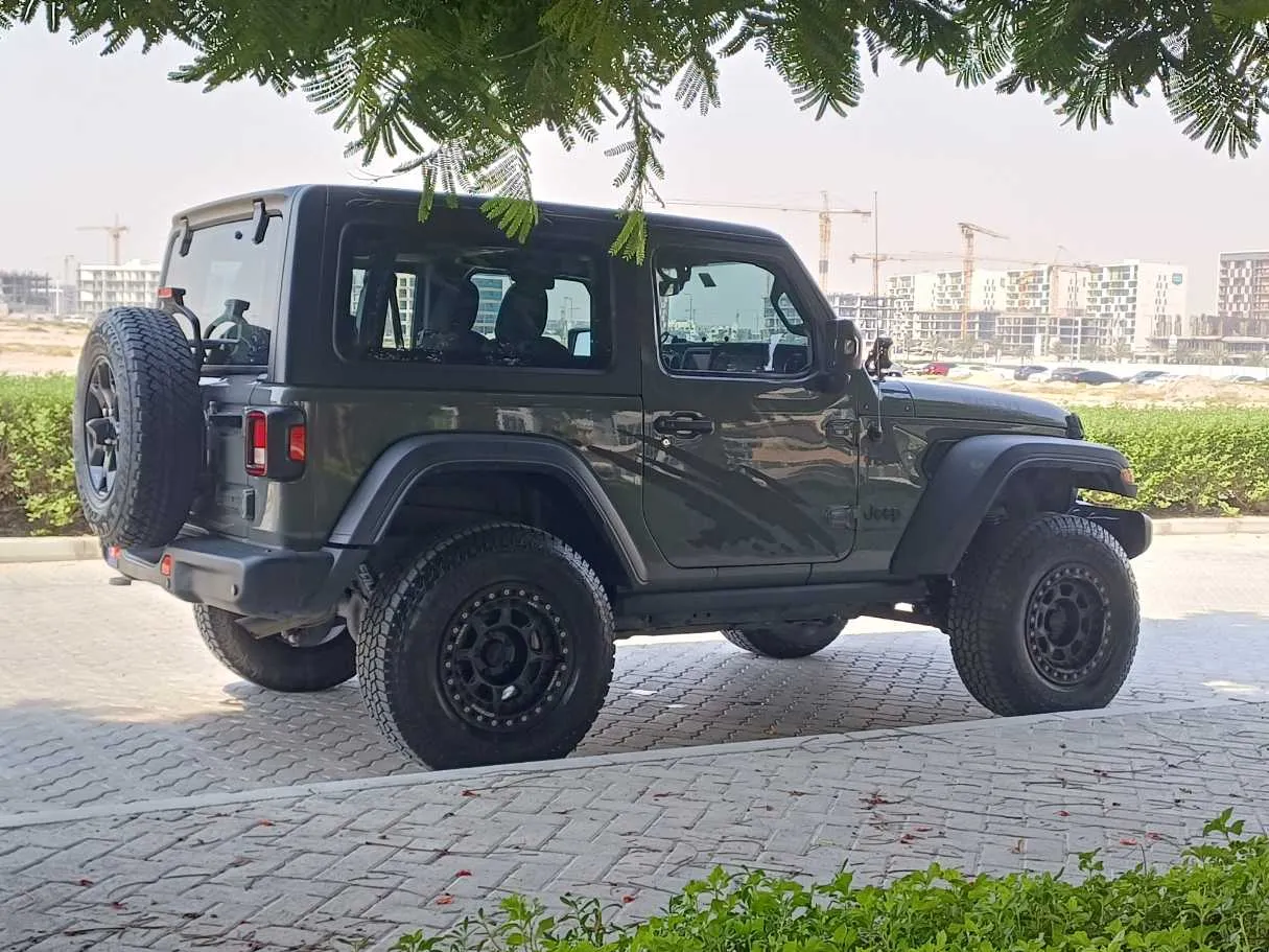 Car image 8