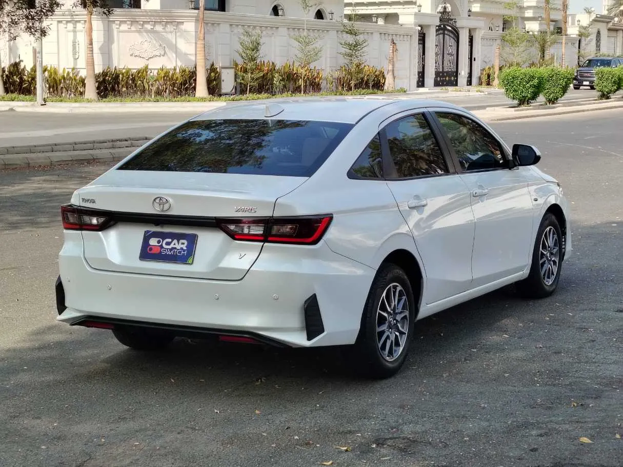 Car image 5