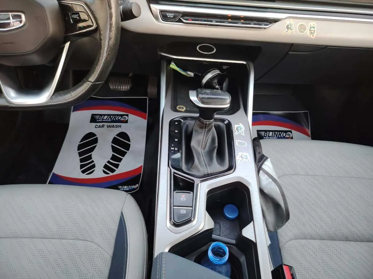 Car image 23