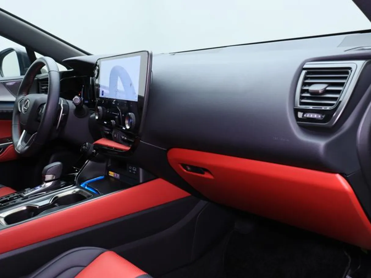 Car image 10