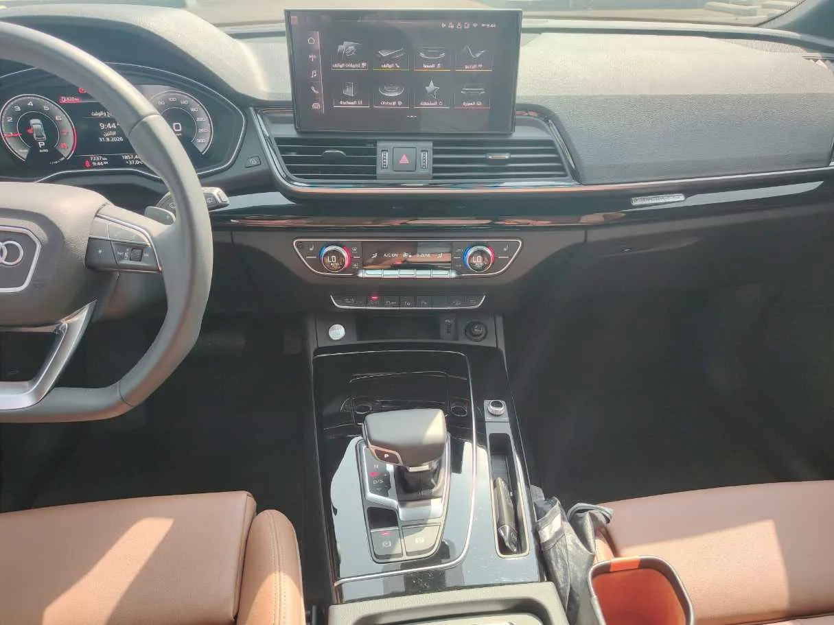 Car image 19