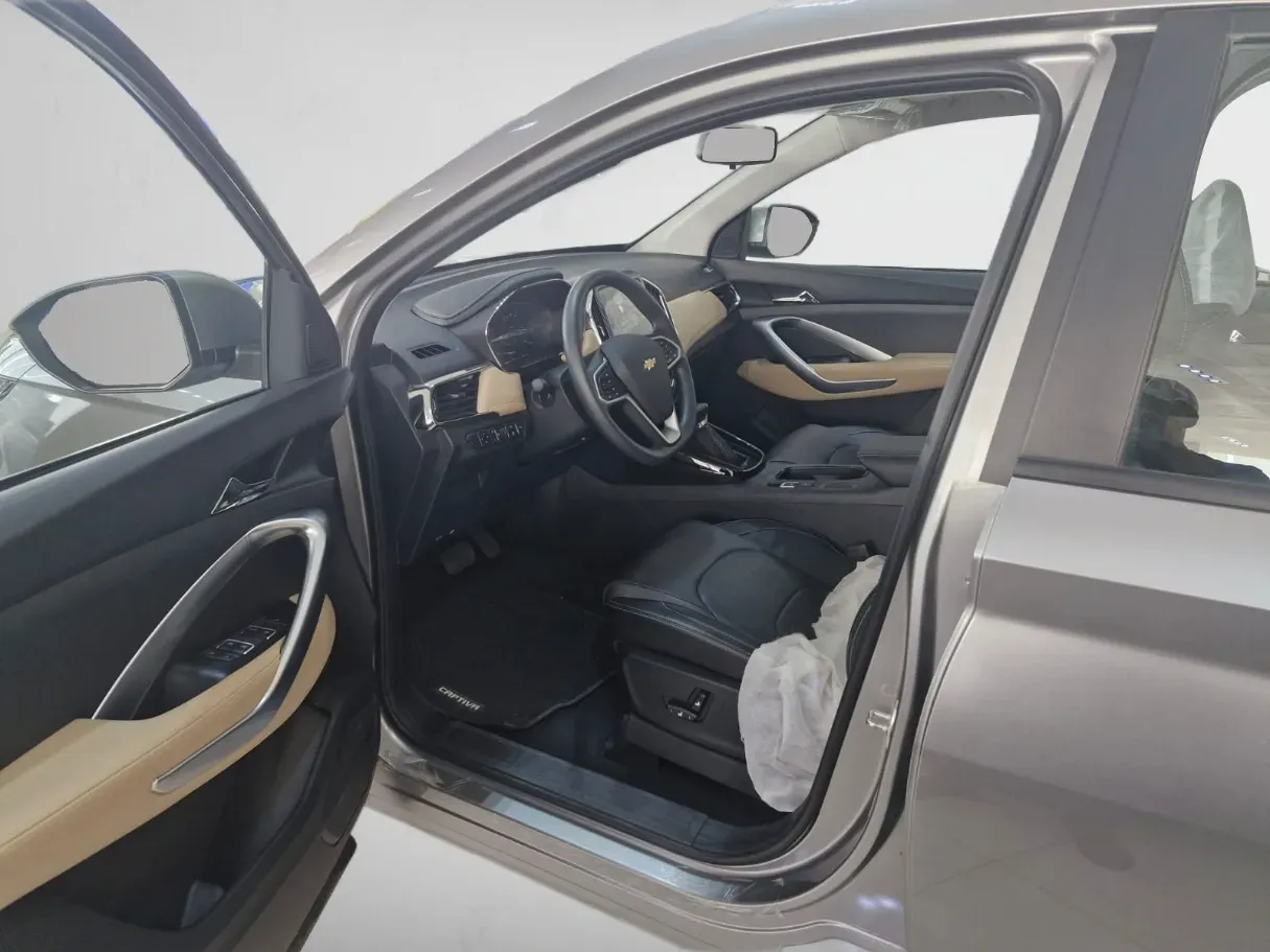 Car image 5