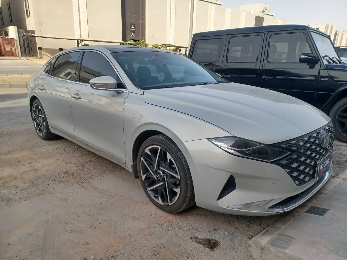 Car image 3