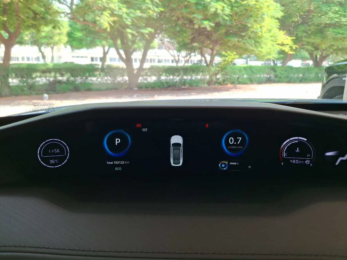 Car image 19