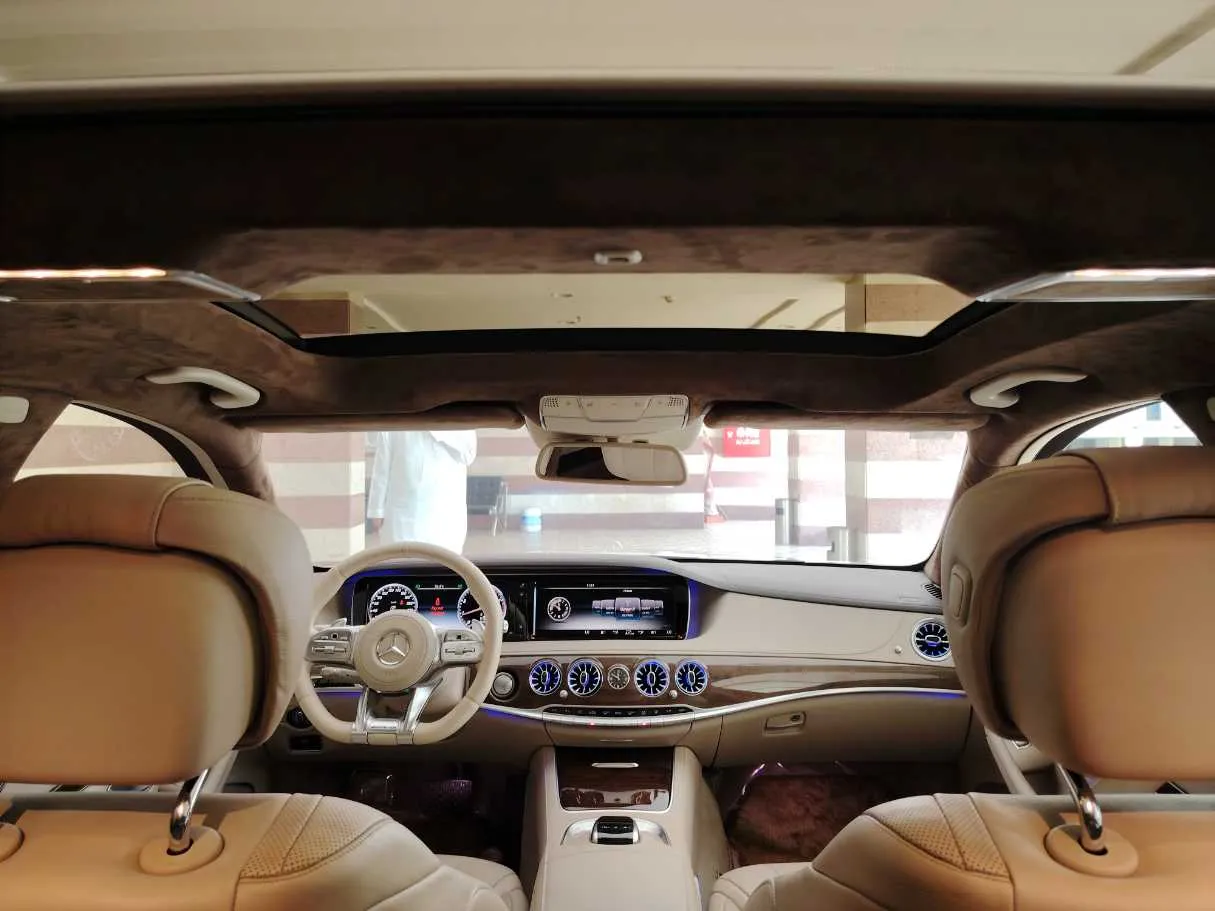 Car image 18