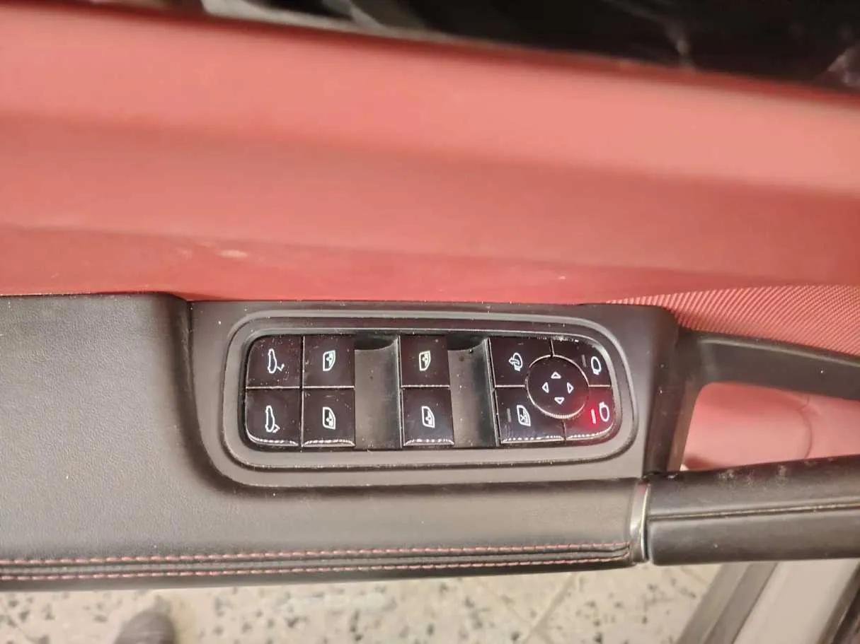 Car image 40