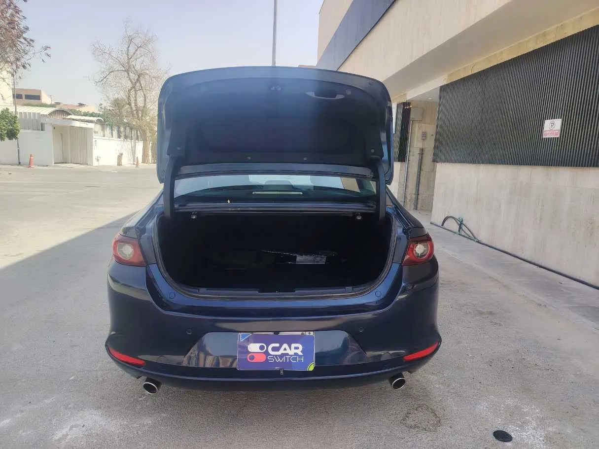 Car image 25