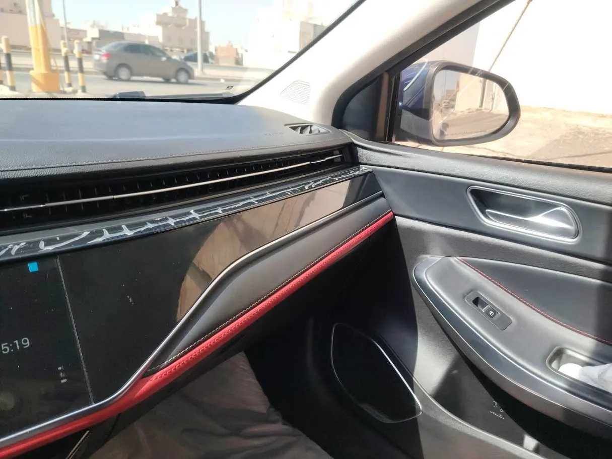 Car image 34