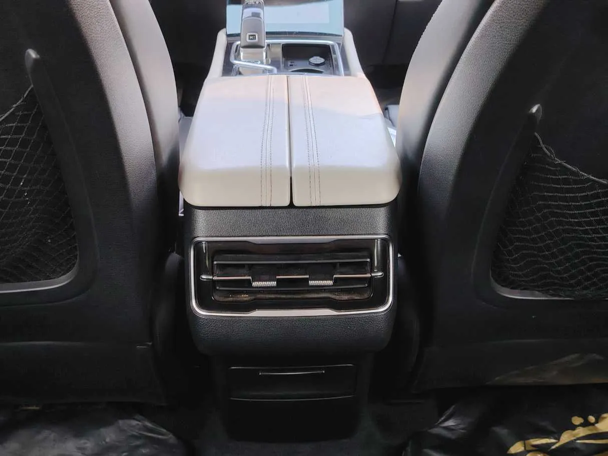 Car image 37