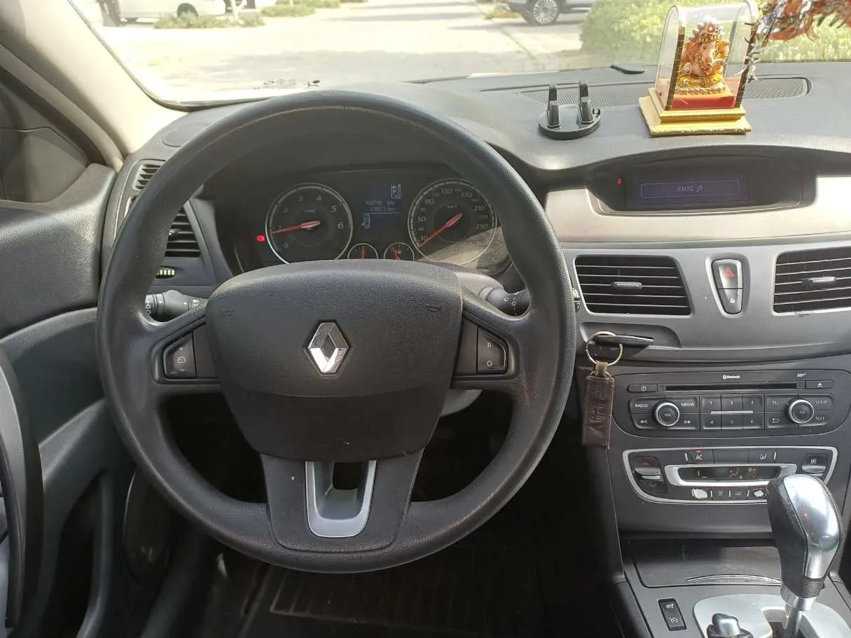 Car image 17