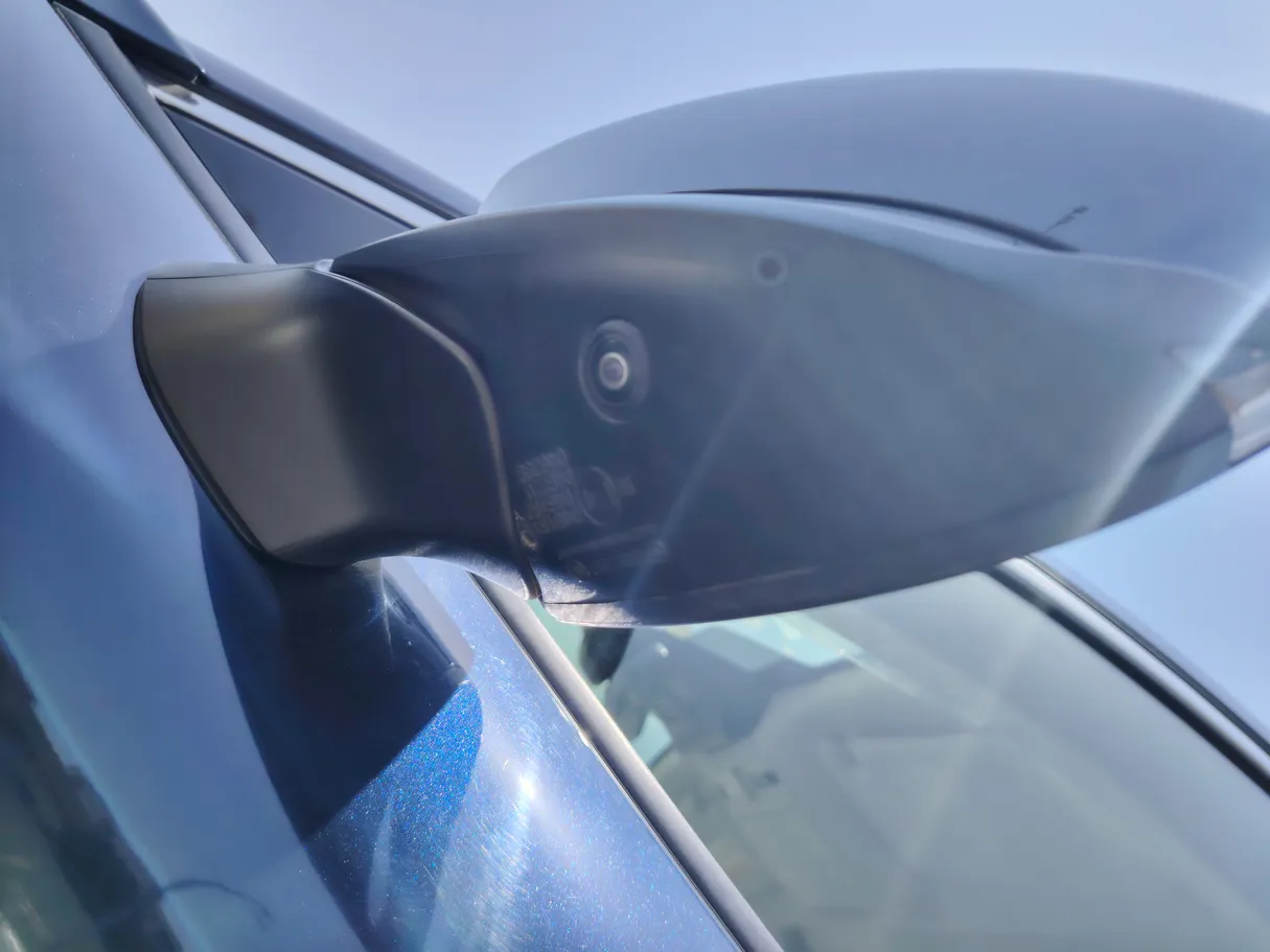 Car image 30