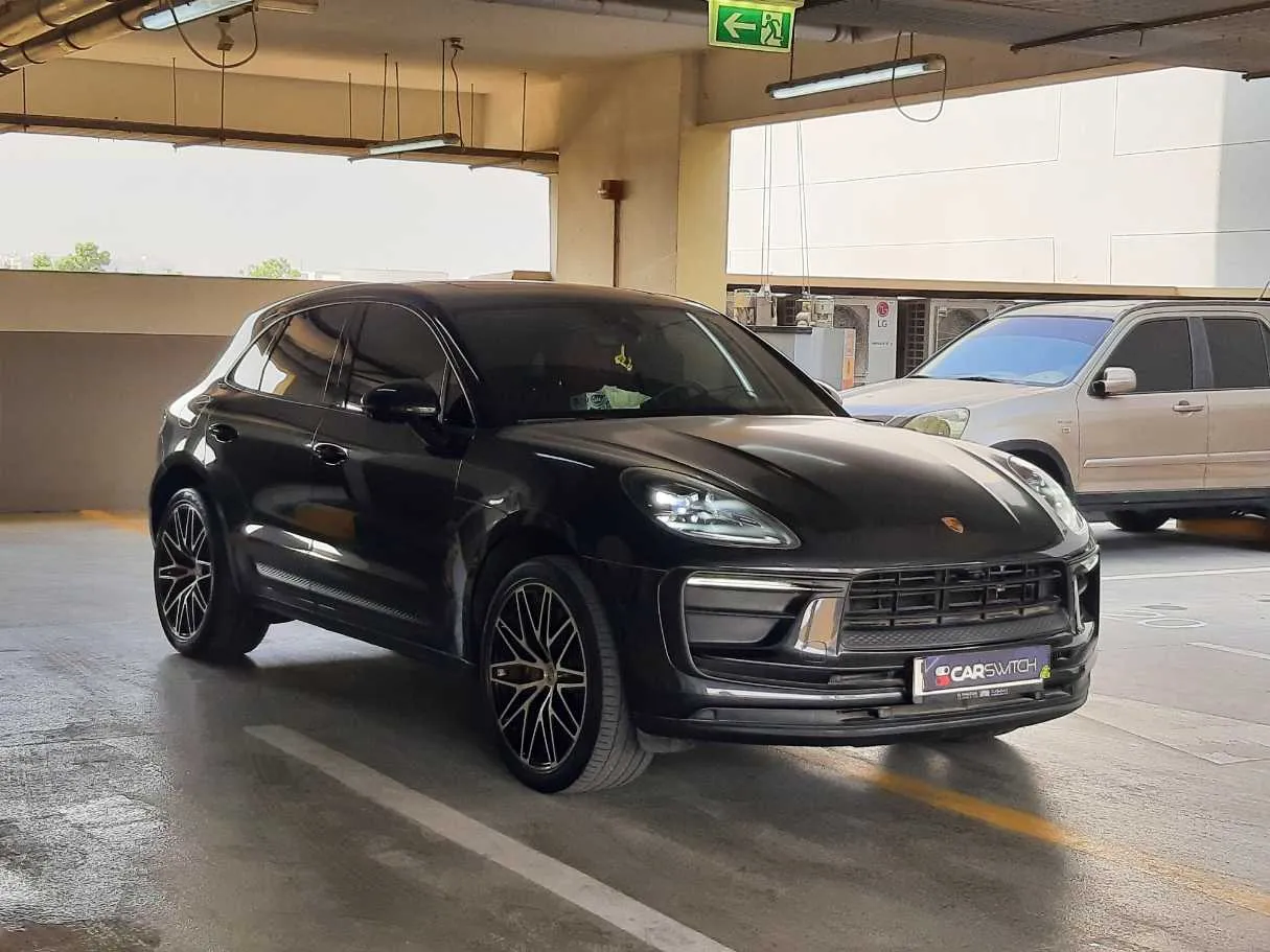 Car image 4