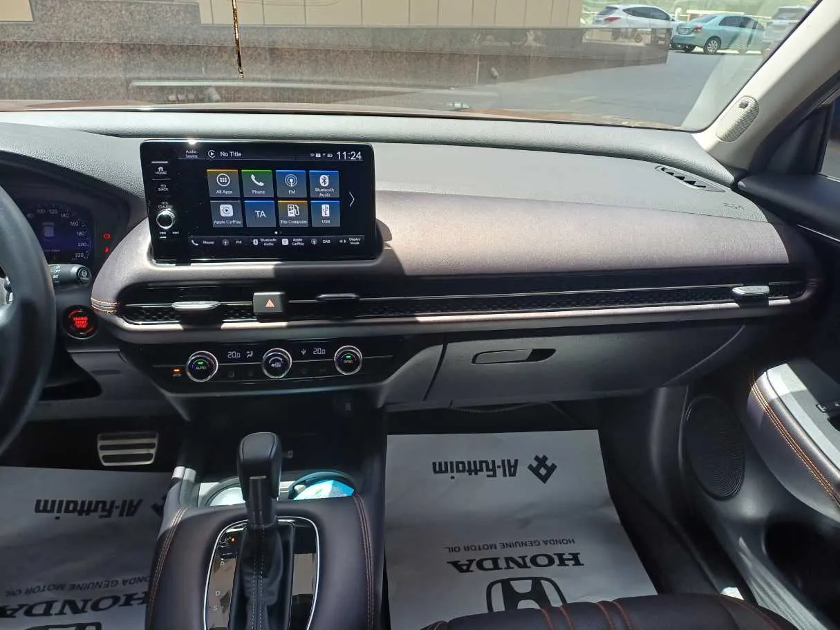 Car image 15