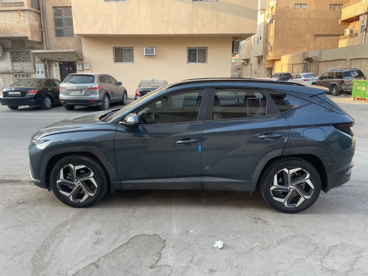 Car image 8