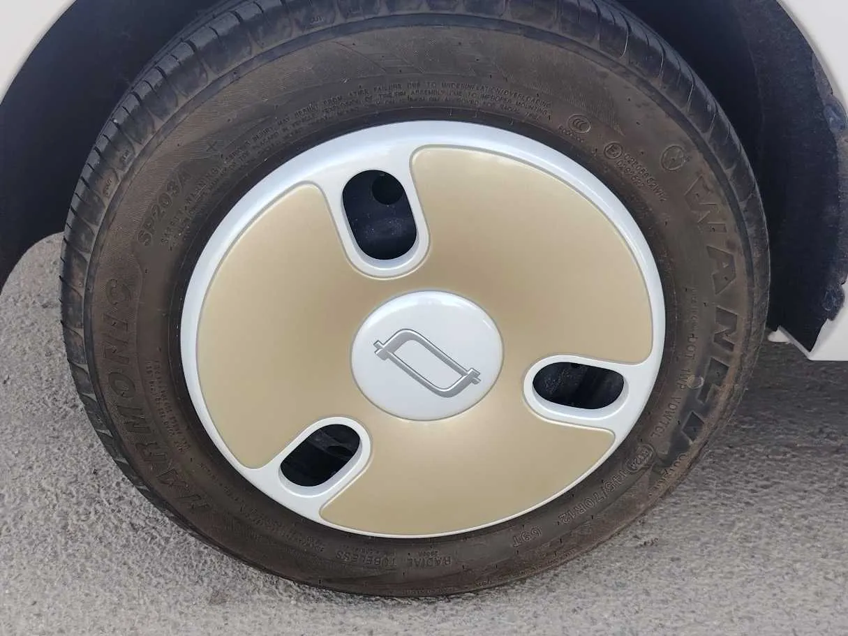 Car image 10