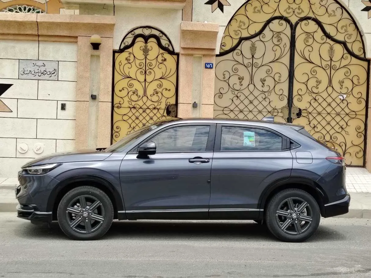 Car image 8