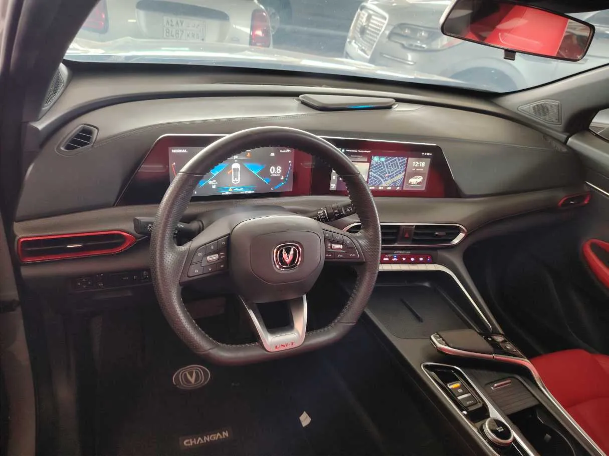 Car image 17