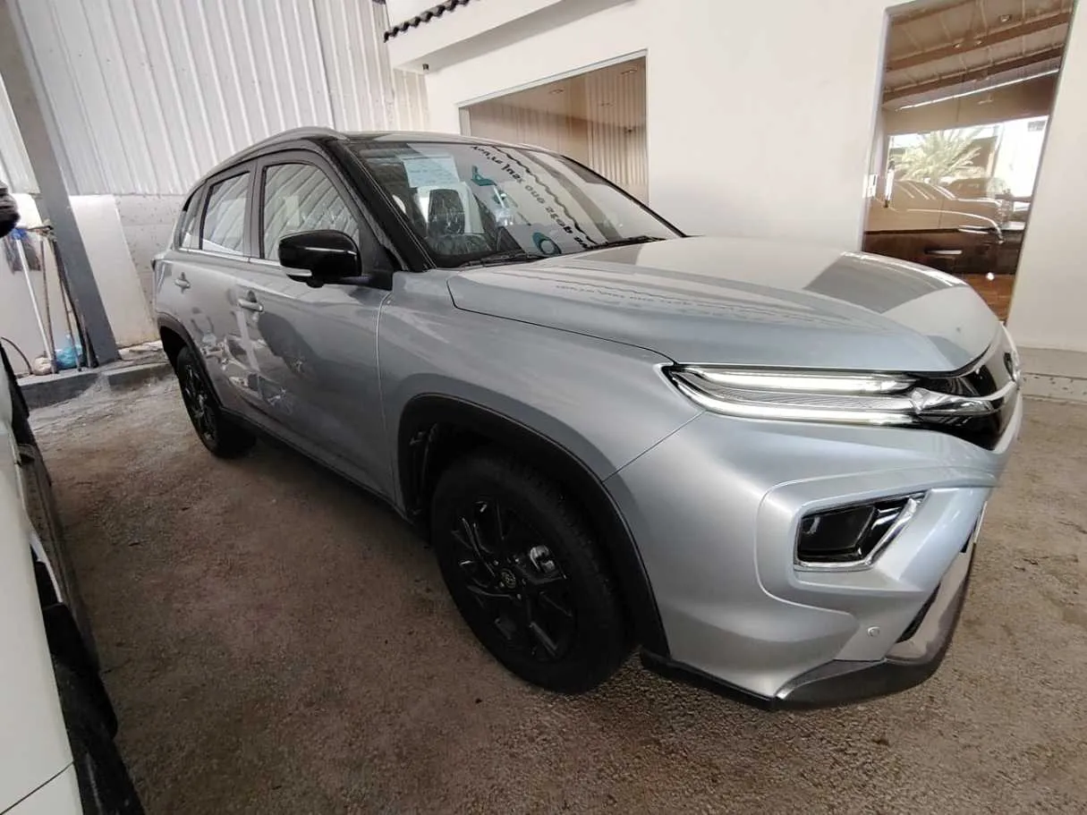 Car image 4