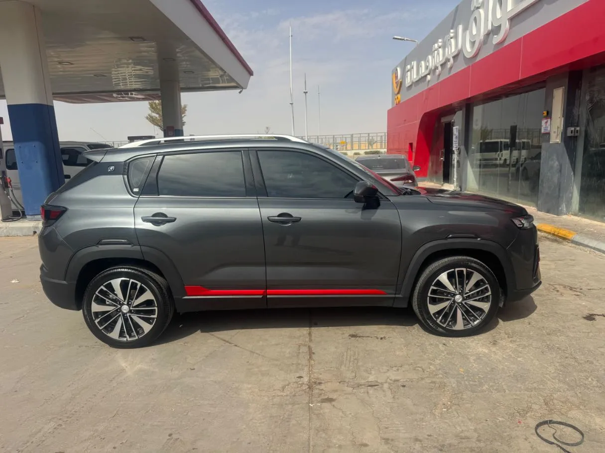 Car image 4