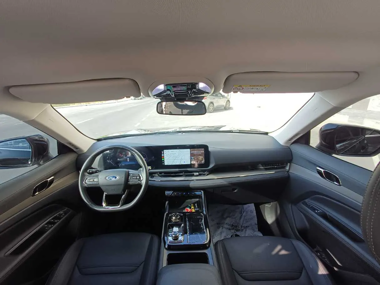 Car image 14