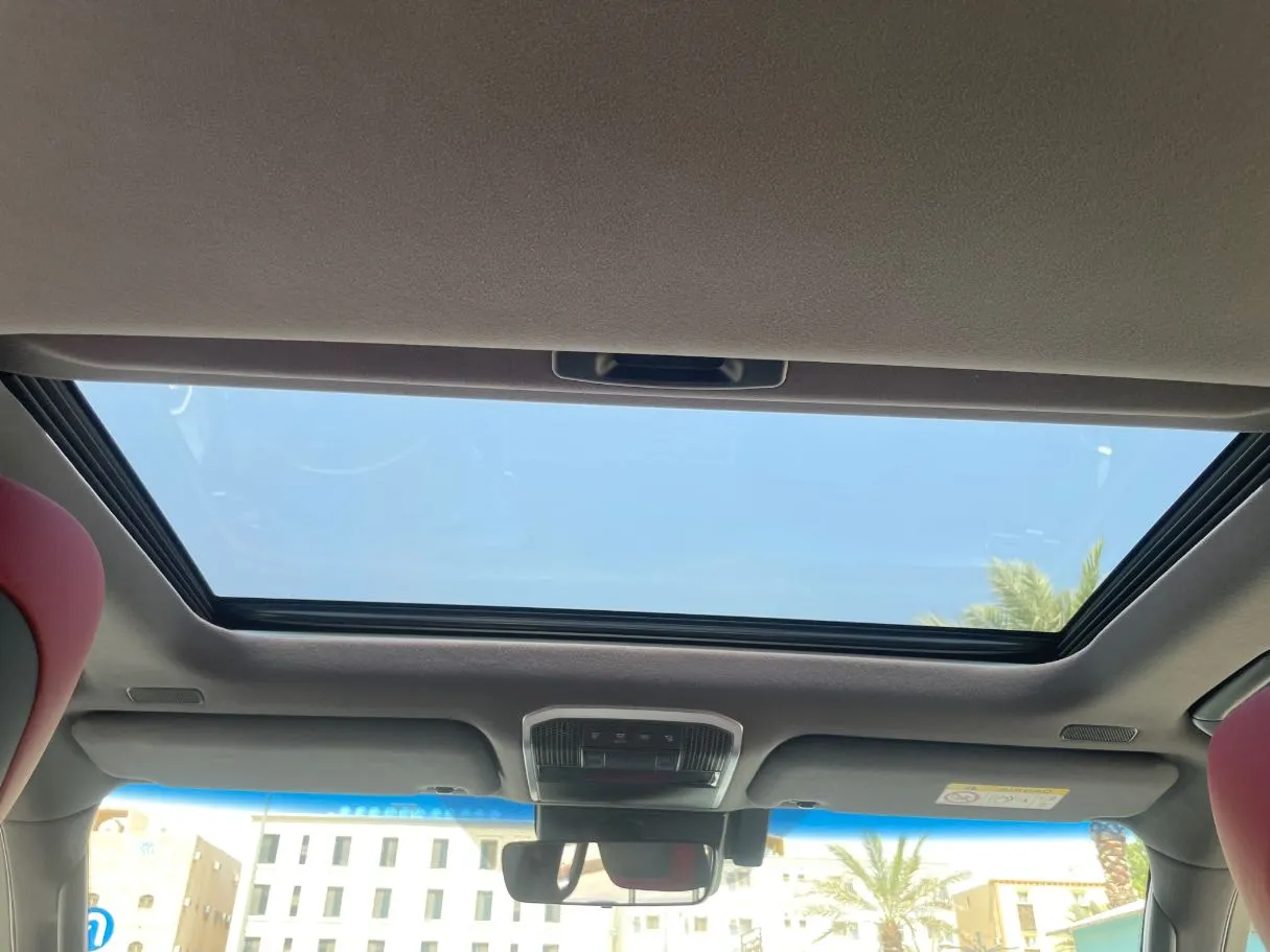 Car image 17