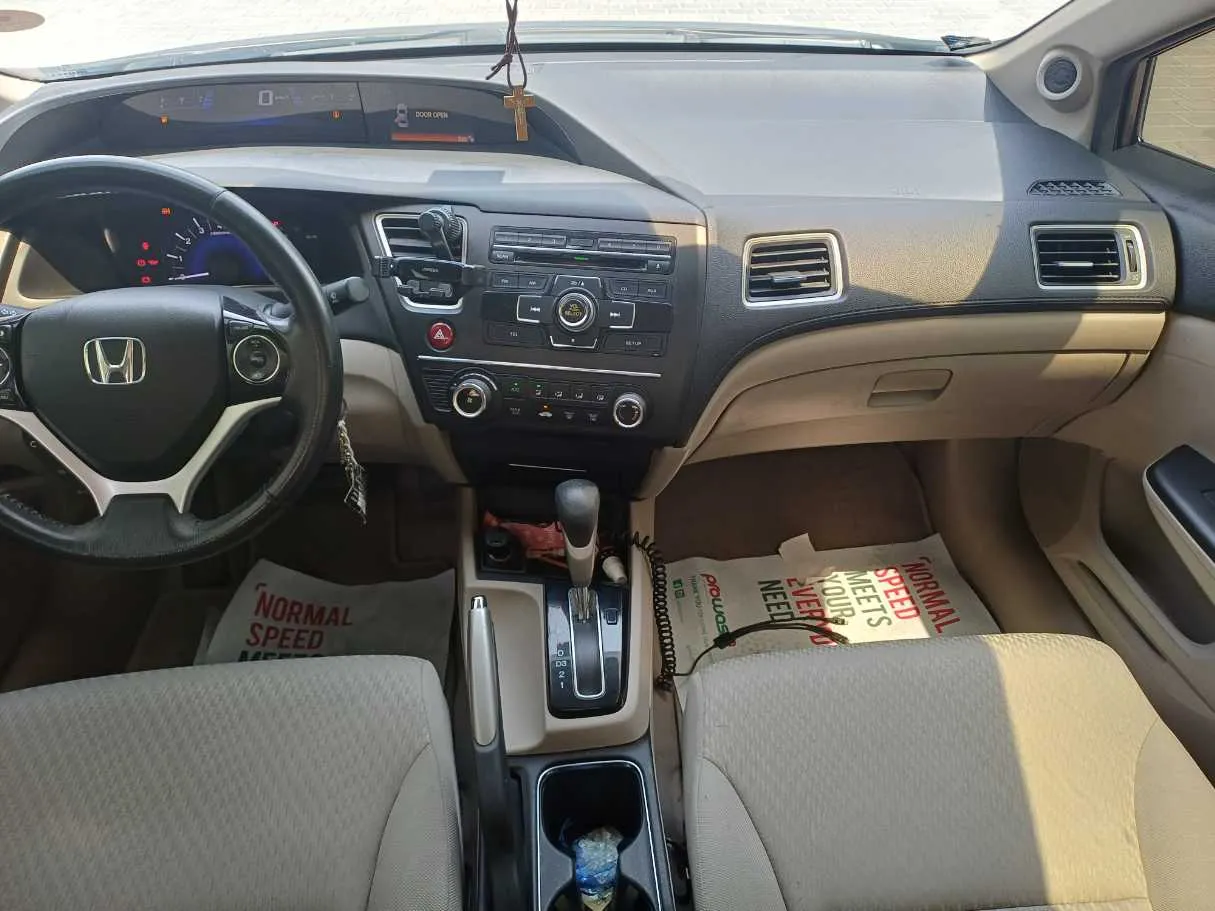 Car image 15