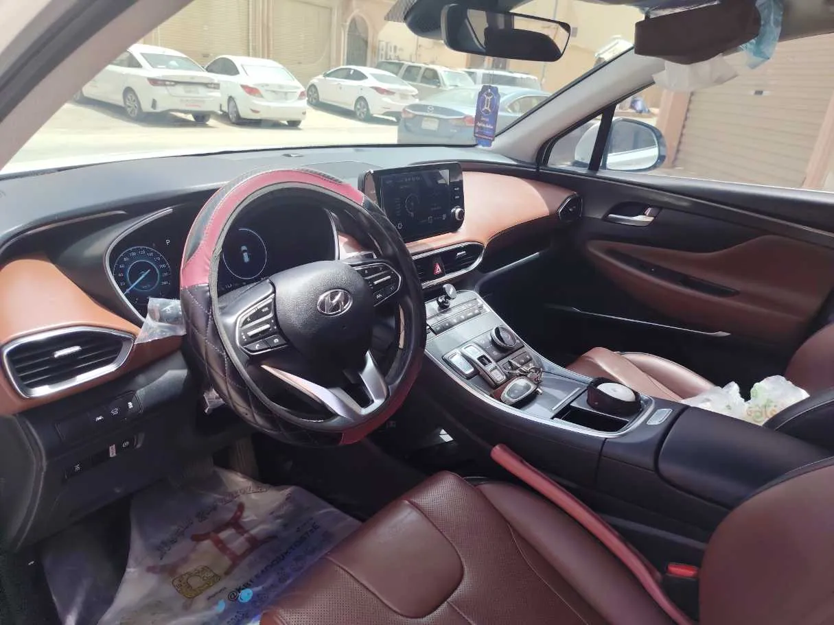 Car image 13