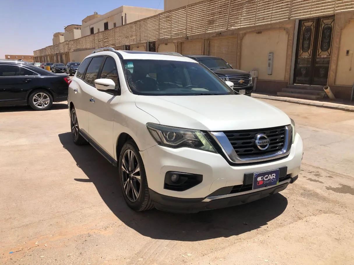 Car image 3