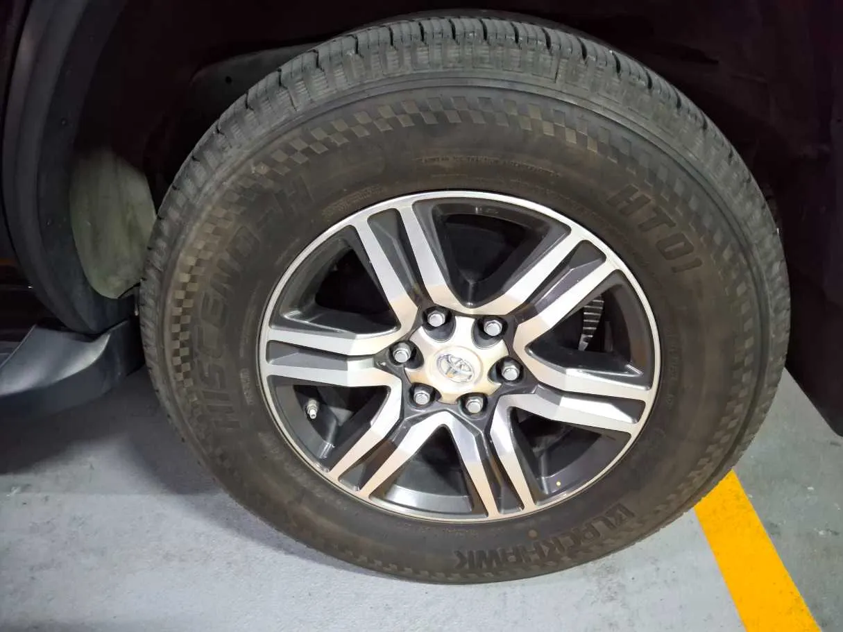 Car image 10
