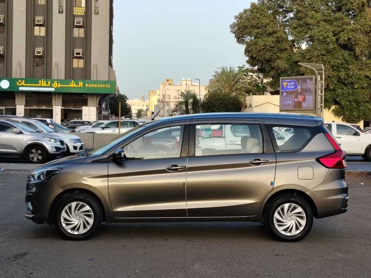 Car image 8