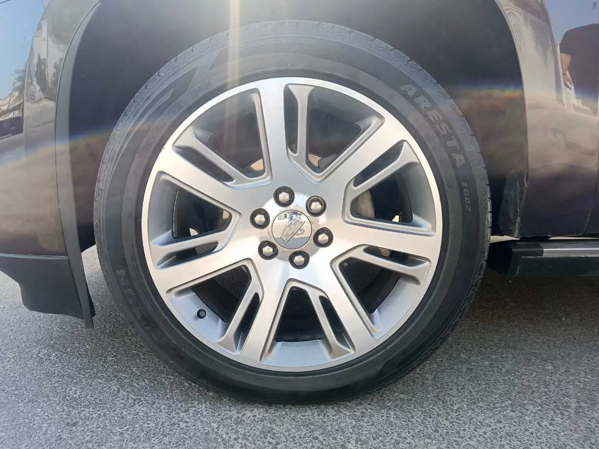 Car image 10