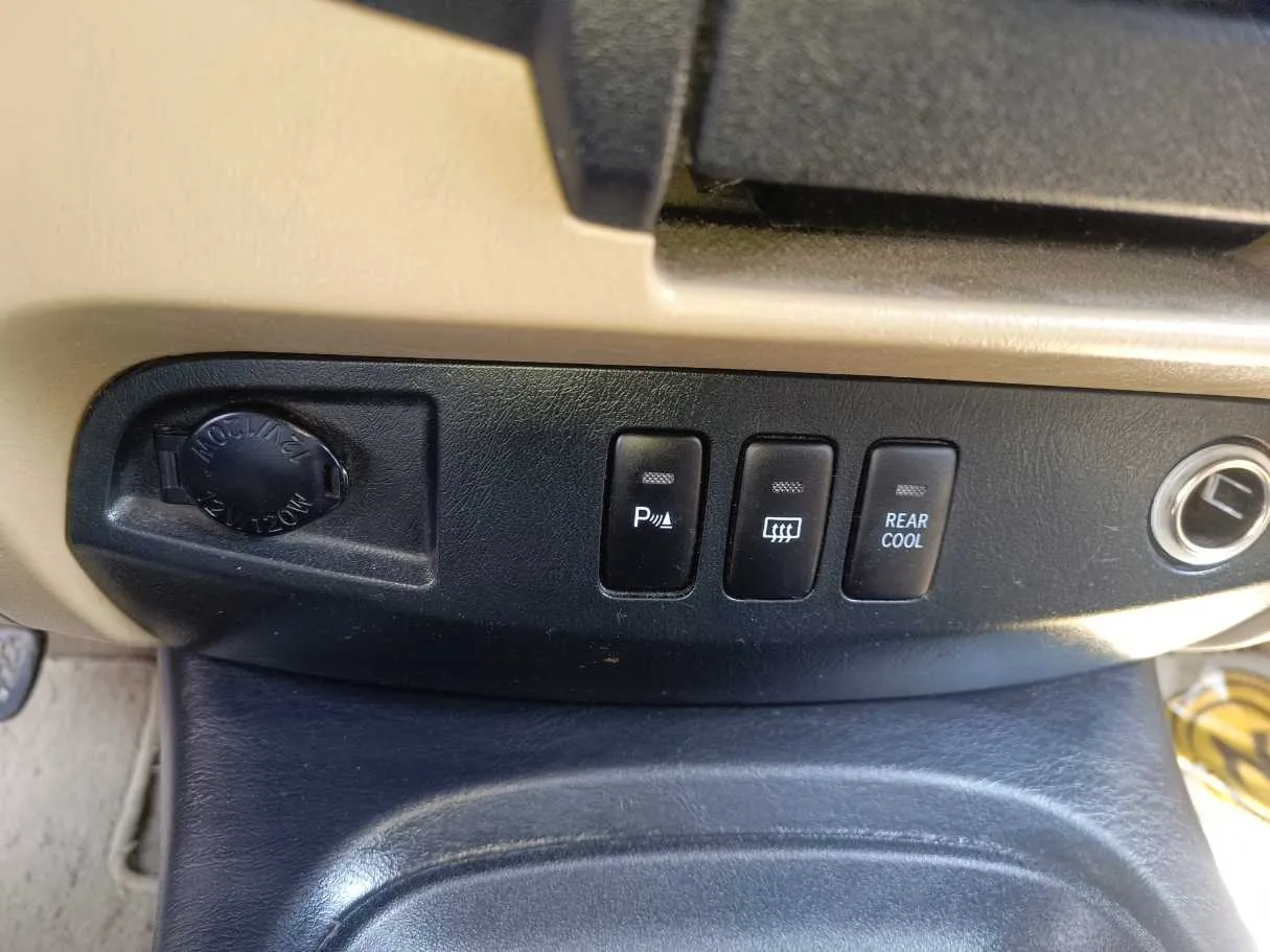 Car image 30